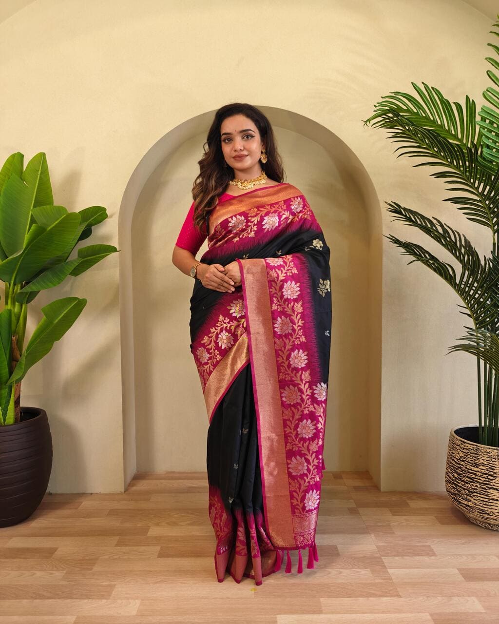 Graceful Black Dual Tone Silk Saree for Weddings